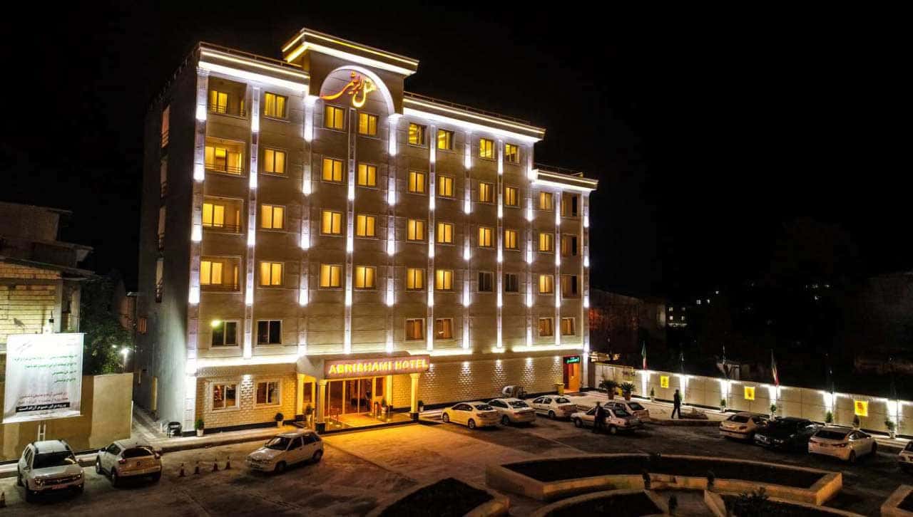 نمای خارجی هتل ابریشمی شهر لاهیجان