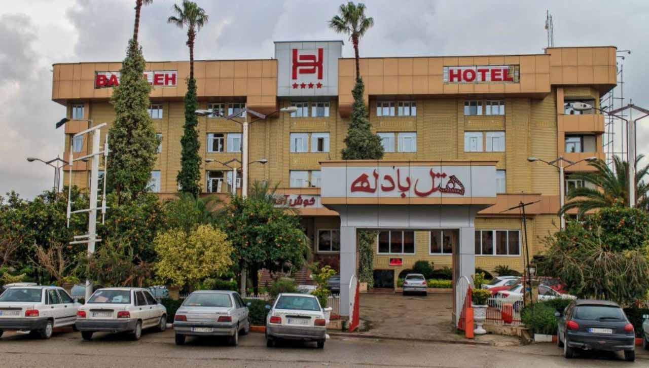 نمای خارجی هتل بادله شهر ساری