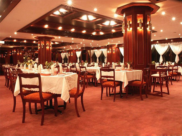 ارستورانی در هتل پارس شیراز