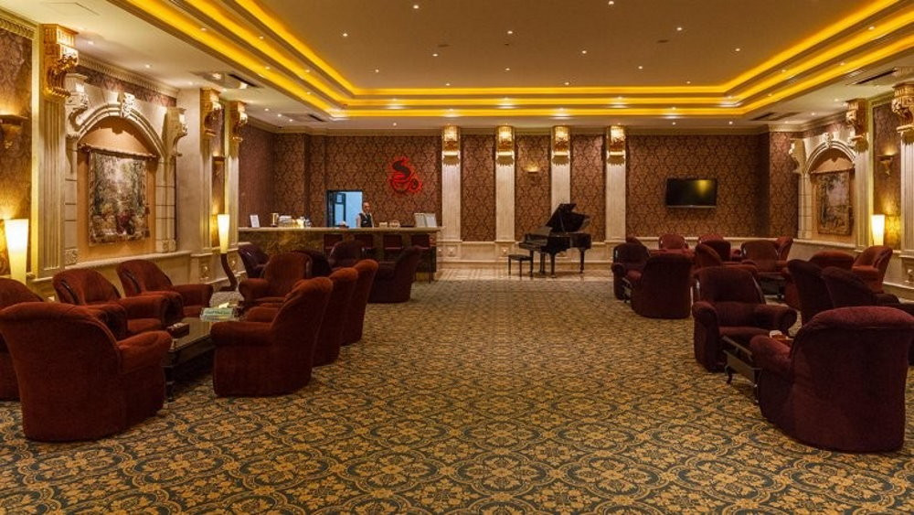 نمایی از فضای داخلی هتل بزرگ دو تهران
