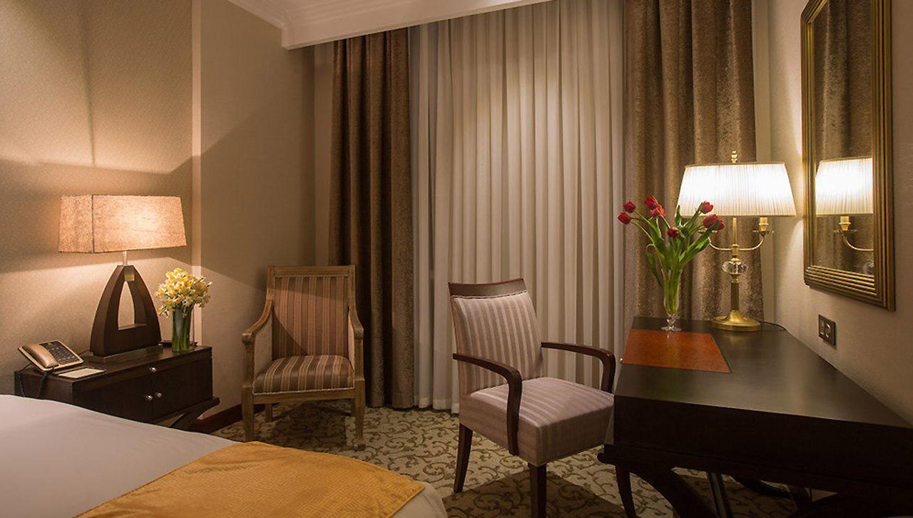 سوئیت جونیور هتل اسپیناس پالاس تهران