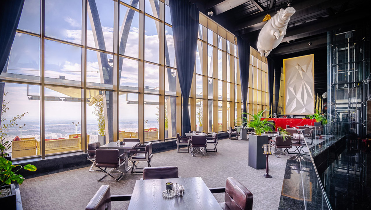 نمای بیرونی هتل اسپیناس پالاس تهران