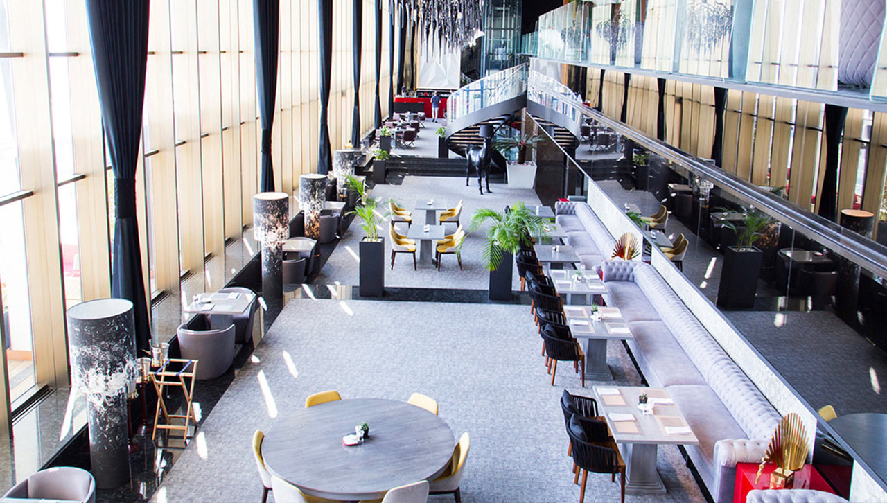 رستوران اسکای لانژ در هتل اسپیناس پالاس تهران