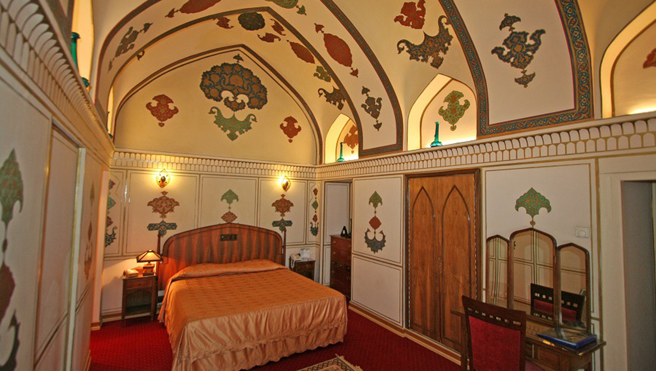 نمای بیرونی هتل عباسی اصفهان