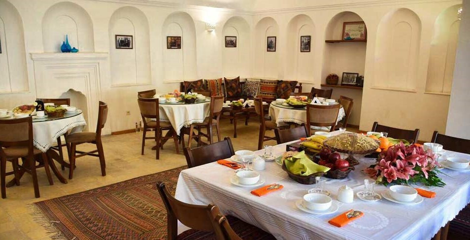 امکانات هتل تاریخی خانه آقازاده ابرکوه یزد