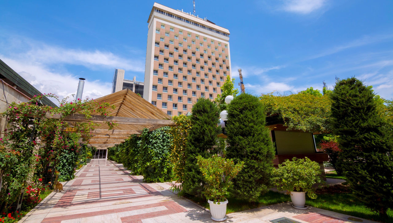 نمای بیرونی هتل هما تهران