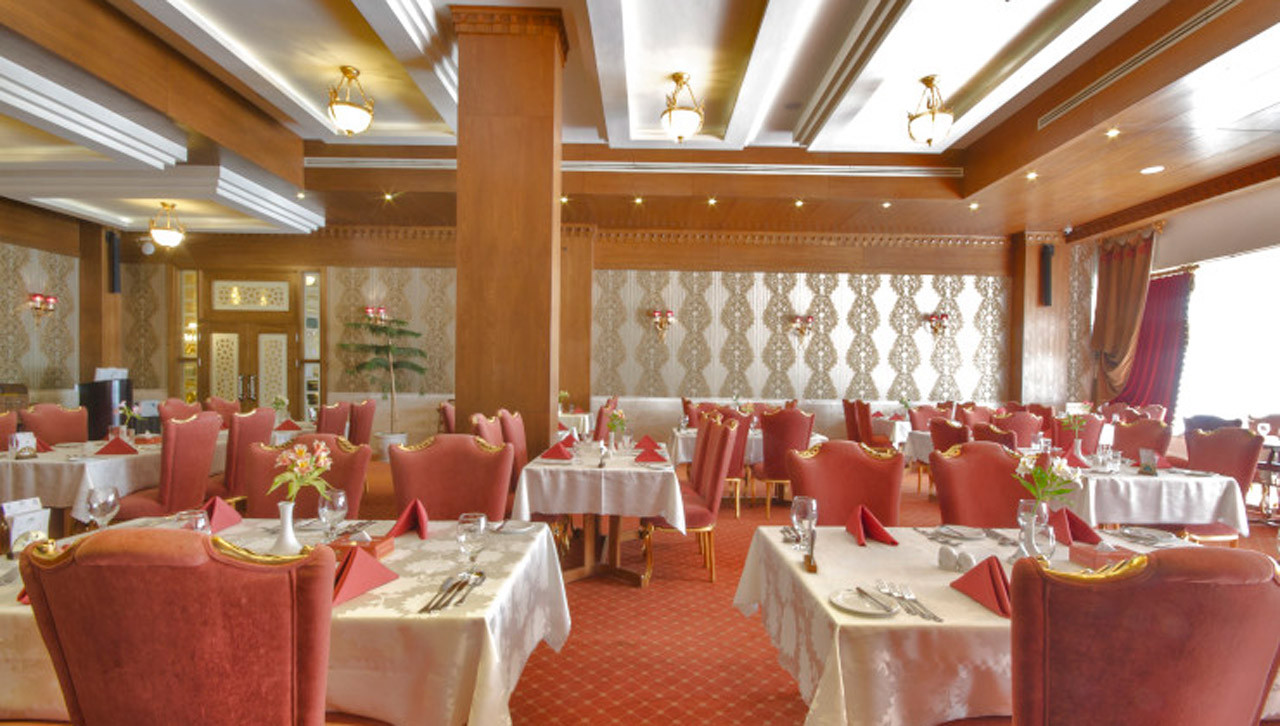 رستوران کلاسیک هتل زندیه شیراز