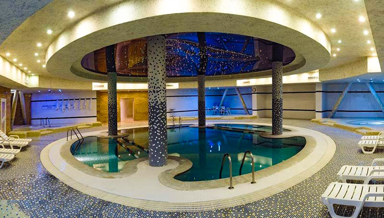 استخر هتل چمران شیراز