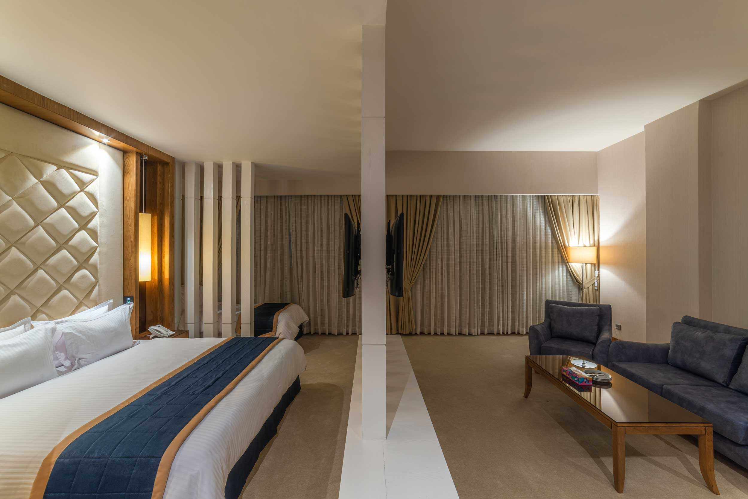 اتاقی در هتل بزرگ جهان مشهد