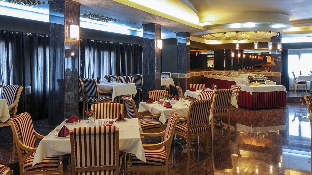 رستوران هتل هویزه تهران