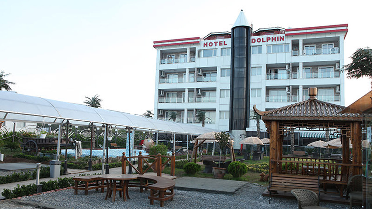 نمای بیرونی هتل دلفین بندر انزلی