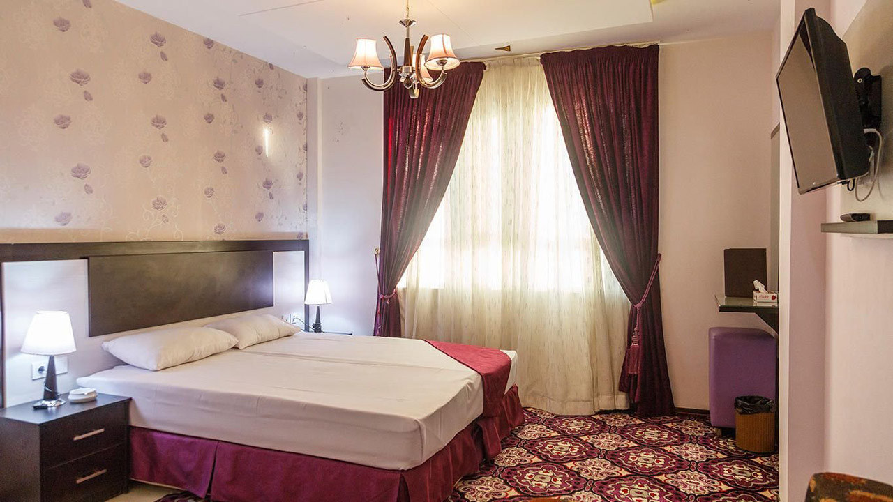 سوئیت یک خوابه چهار نفره هتل سراج مشهد