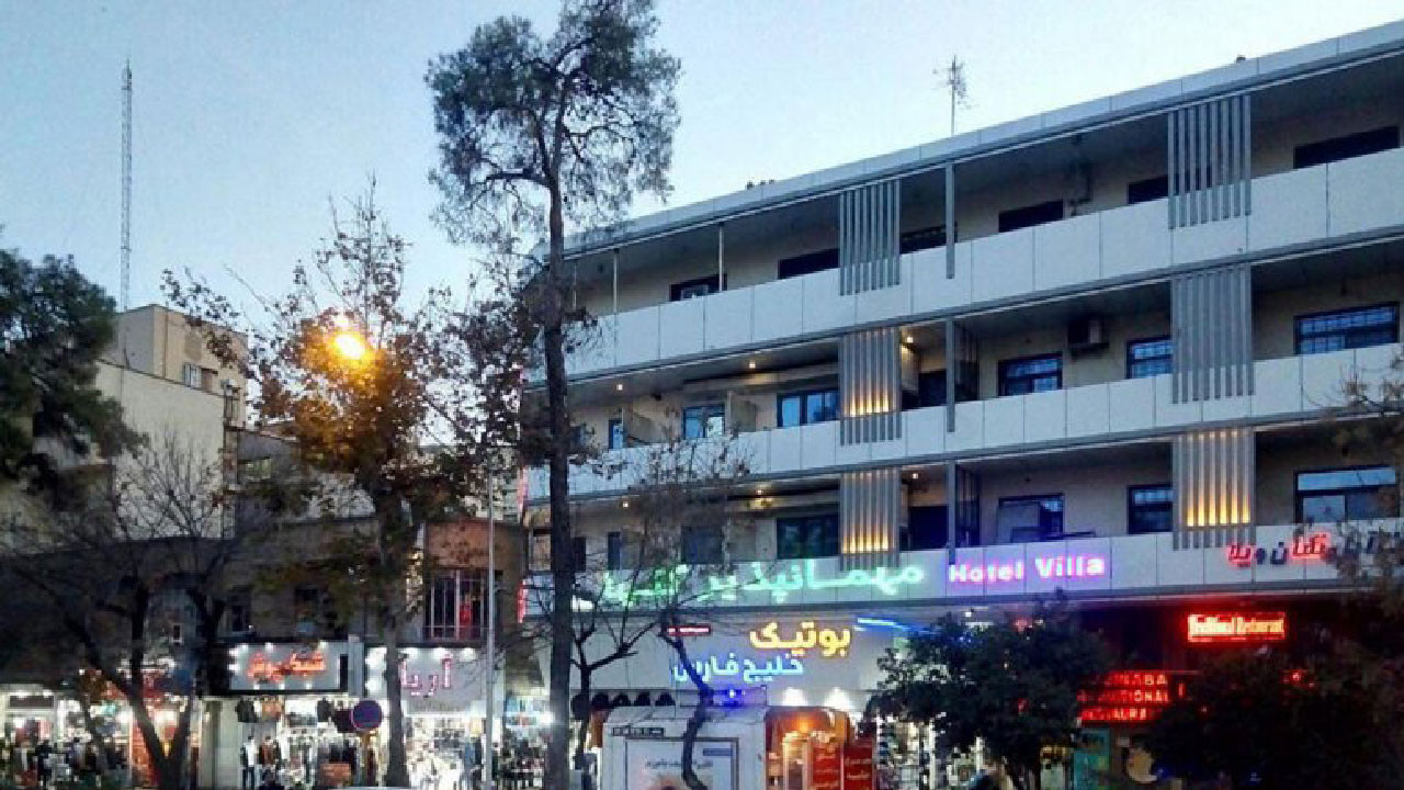 نمای بیرونی مهمانسرا گلها شیراز