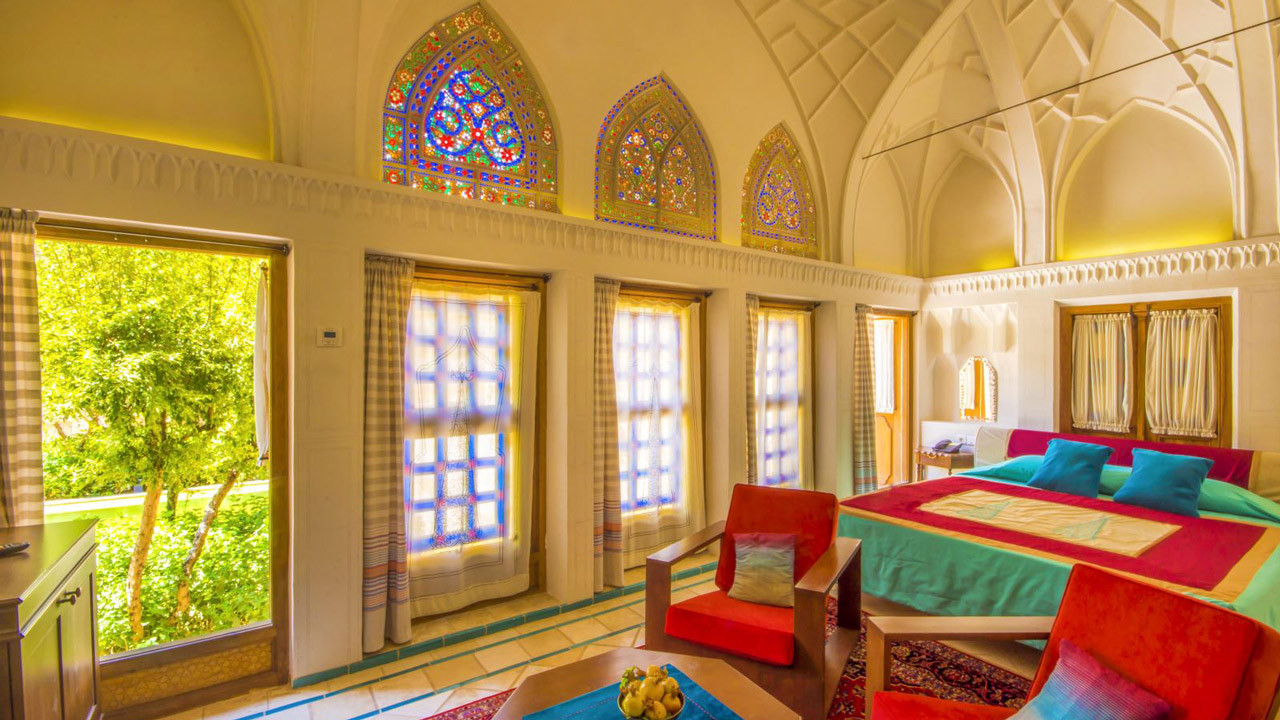 اتاق دابل نرگس اقامتگاه سنتی سرای عامری ها کاشان