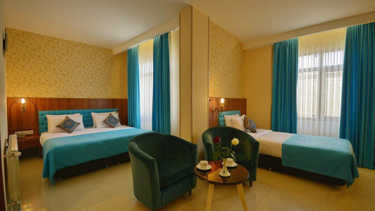 اتاق سه تخته هتل ارگ شیراز
