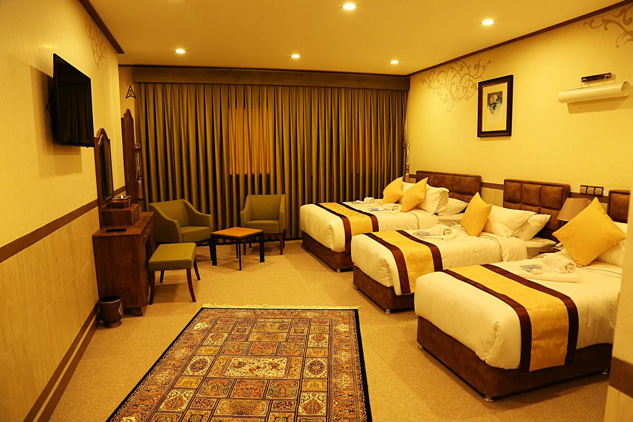اتاقی در هتل قصر جهان نطنز