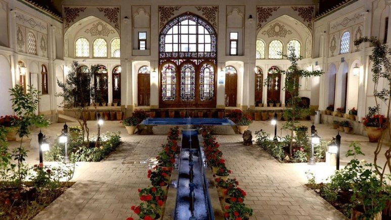 سفربازی - اقامتگاه سنتی سهروردی اصفهان