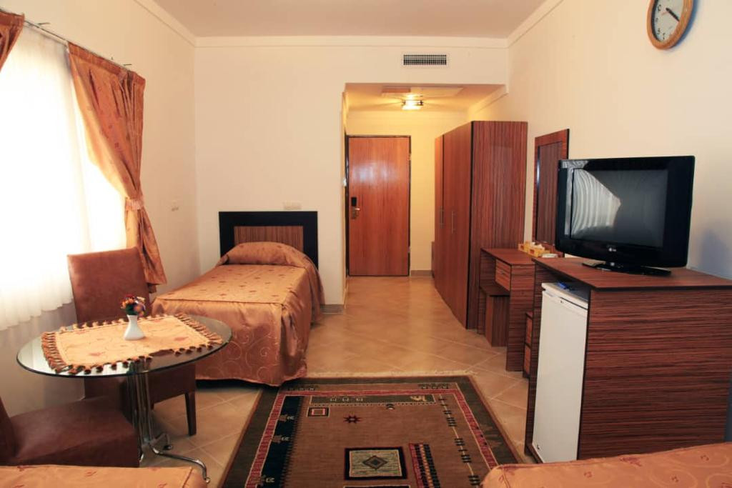 هتل نقش شاپور داراب