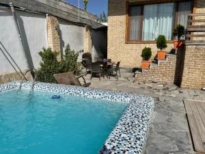 ویلا در مهرآباد خورین رودهن ویلا در مهرآباد خورین رودهن