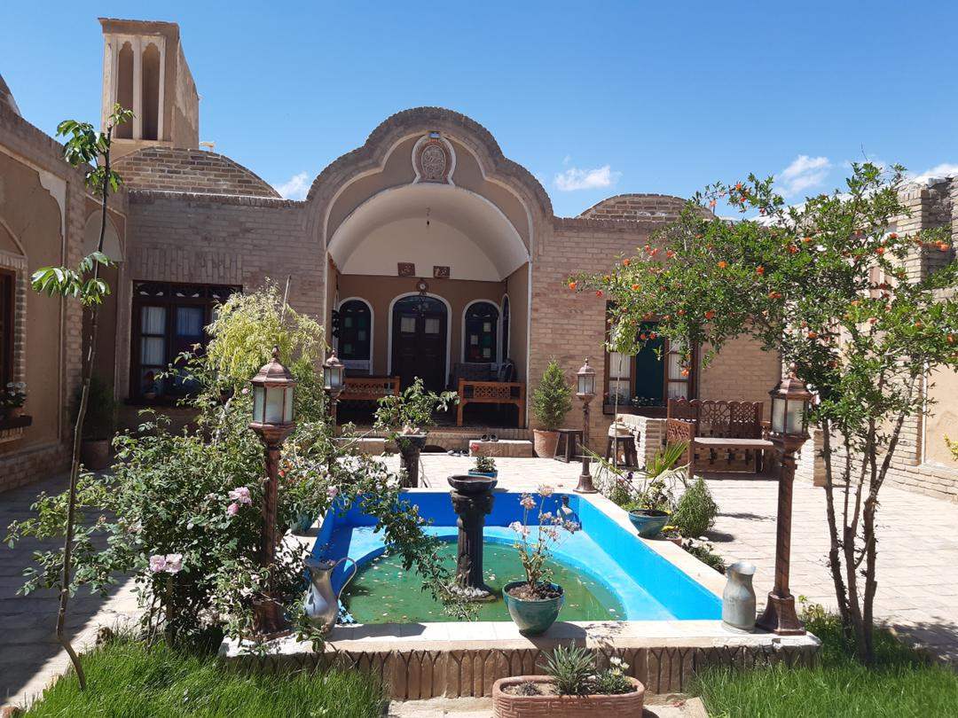 اقامتگاه بوم گردی گلستان ادیب گناباد