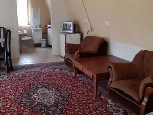 پنت هاوس گل لاله پنت هاوس گل لاله