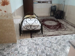 سوئیت آپارتمان یک خوابه در میدان شهید بهشت یزد طبقه بالای مغازه