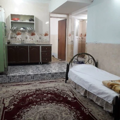 سوئیت آپارتمان یک خوابه در میدان شهید بهشت یزد طبقه بالای مغازه 