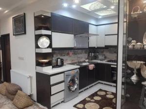 سوئیت در بلوار نواب صفوی یزد طبقه بالا 3984 سوئیت در بلوار نواب صفوی یزد طبقه بالا 3984