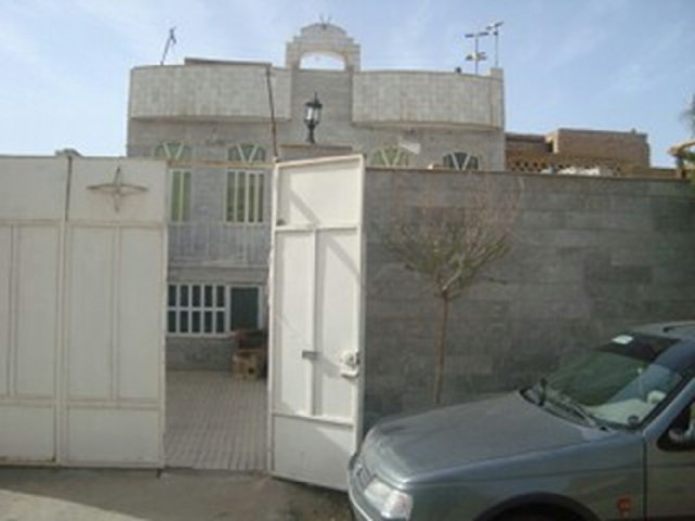 سوئیت در خیابان انقلاب یزد طبقه پایین 