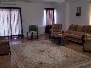 آپارتمان قطعه اول دریا طبقه یک تنکابن آپارتمان قطعه اول دریا طبقه یک تنکابن