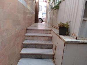 سوئیت دربستی هشتاد متری در میبد یزد سوئیت دربستی هشتاد متری در میبد یزد