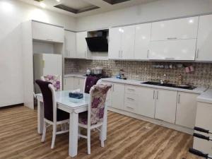 ویلا دو خوابه دارای استخر در چهارباغ ویلا دو خوابه دارای استخر در چهارباغ