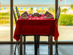 رستوران  هتل ساحلی خلیج فارس قشم