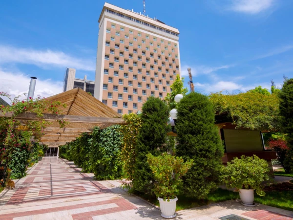 نمای بیرونی  هتل هما تهران