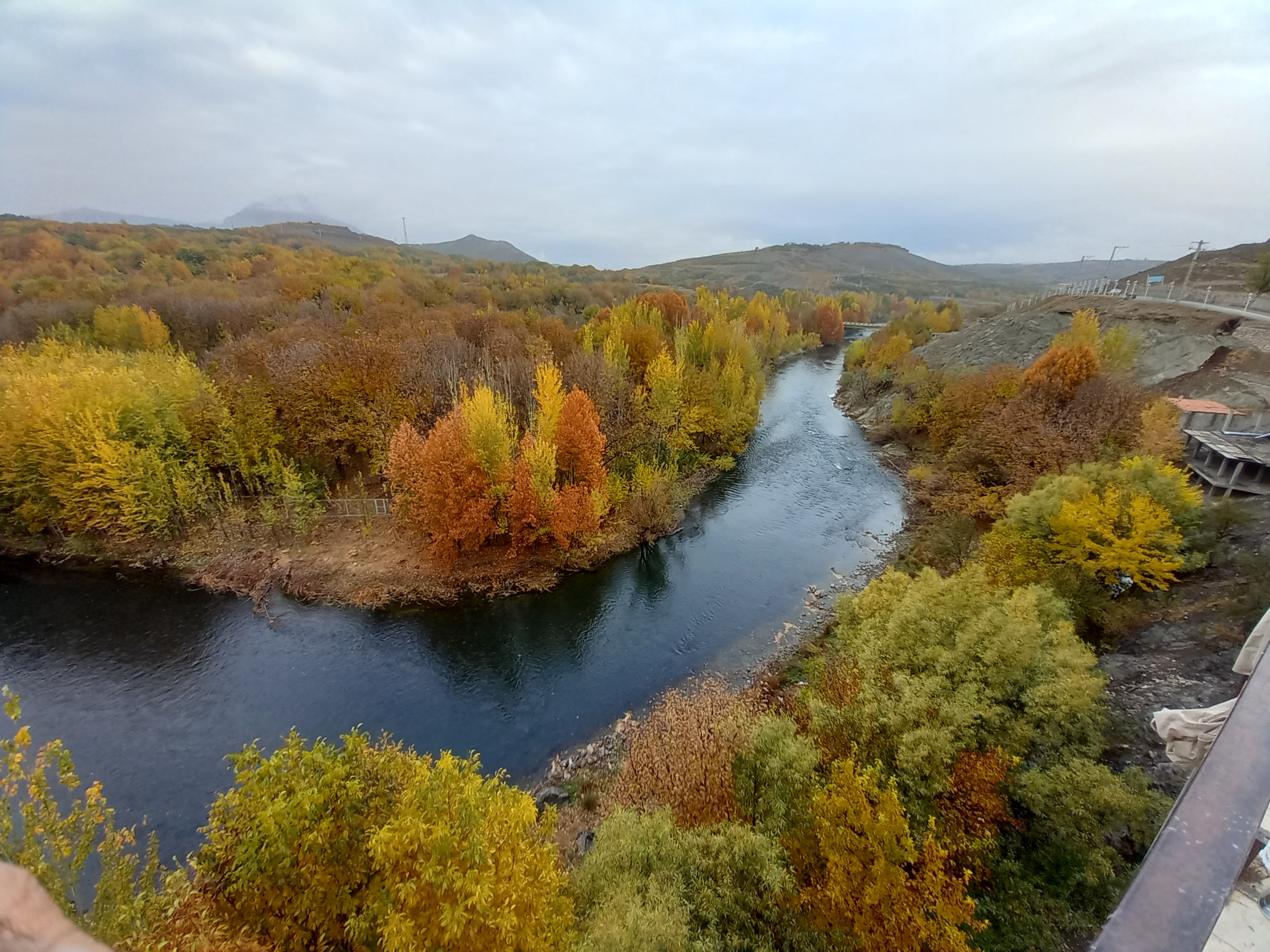ویلا با چشم انداز زاینده رود 100 سامان