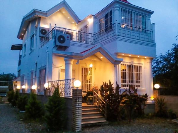 ویلا قصر سفید نمک آبرود ویلا قصر سفید نمک آبرود