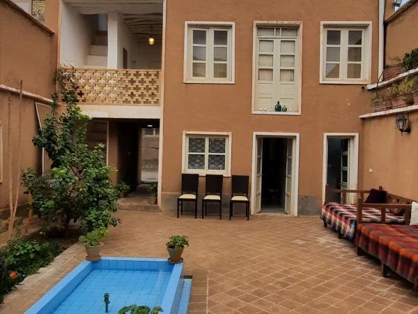 اقامتگاه بوم گردی نیمروز سروستان اقامتگاه بوم گردی نیمروز سروستان