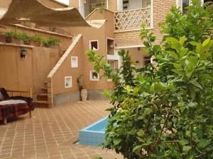 اقامتگاه بوم گردی نیمروز سروستان اقامتگاه بوم گردی نیمروز سروستان