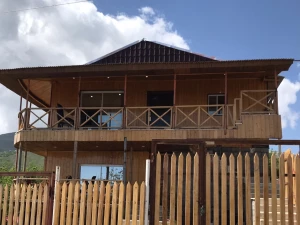 خانه چوبی ملک طبقه اول