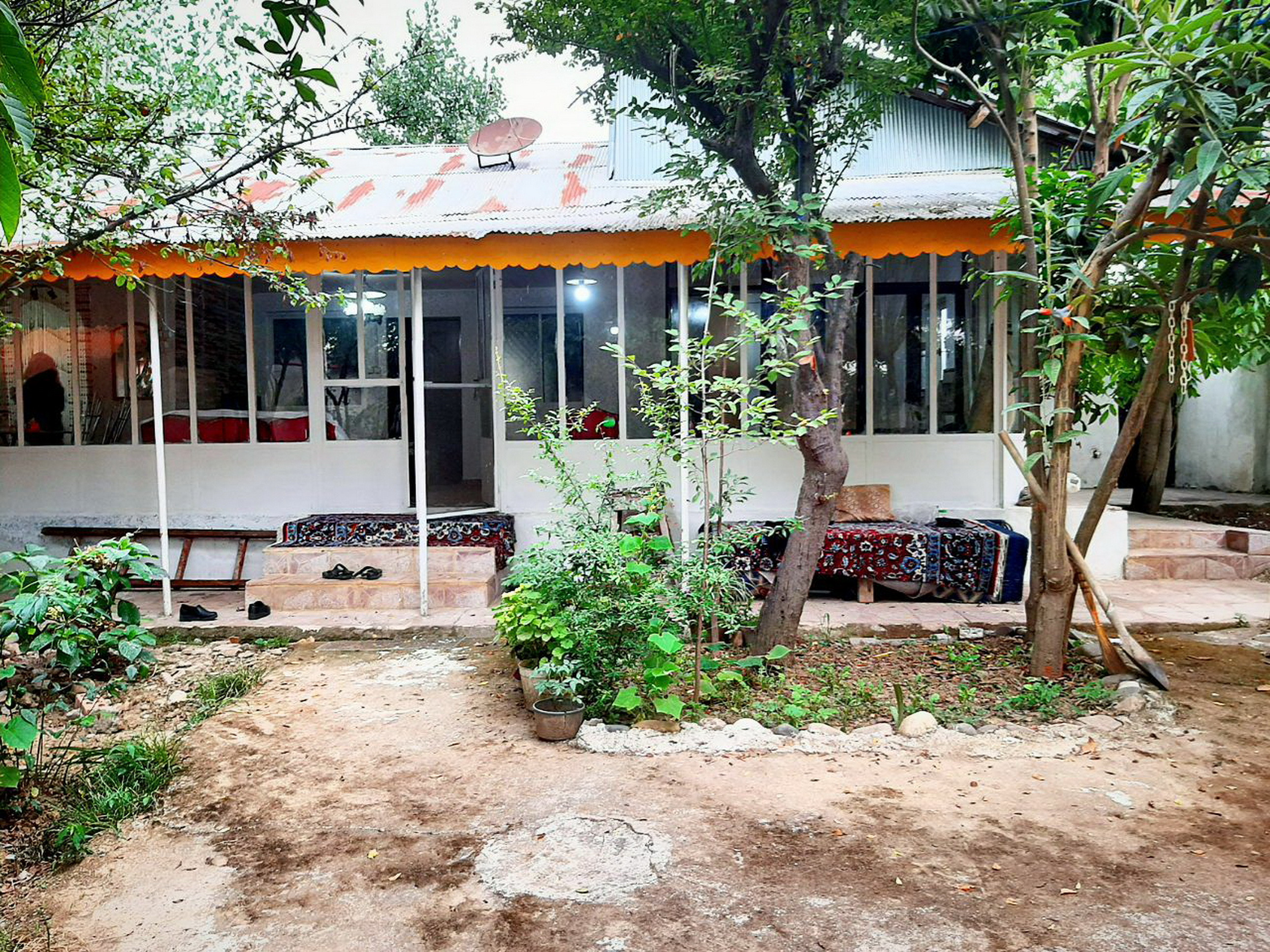 ویلا باغ همراه با آلاچیق