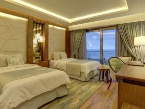 هتل پارسیان آزادی خزر هایت هتل پارسیان آزادی خزر هایت