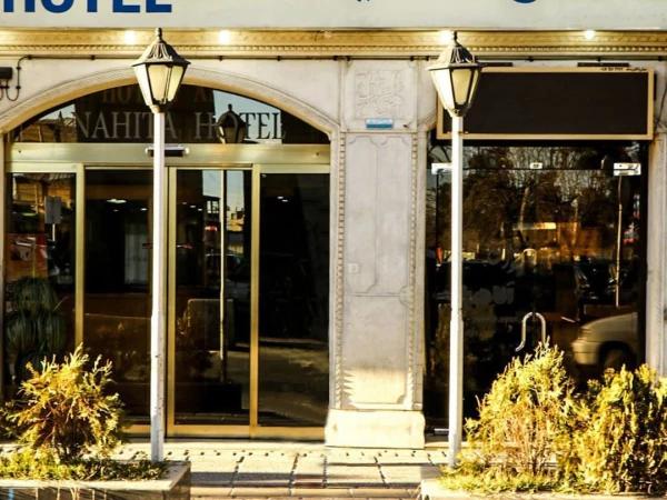 نمای بیرونی هتل آناهیتا شیراز نمای بیرونی هتل آناهیتا شیراز