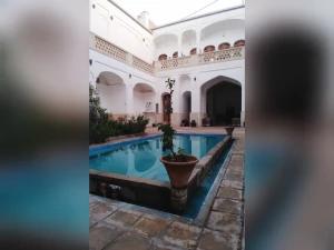 اقامتگاه سنتی اطلسی کاشان اقامتگاه سنتی اطلسی کاشان