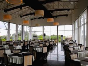 رستوران هتل مروارید خزر نور رستوران هتل مروارید خزر نور