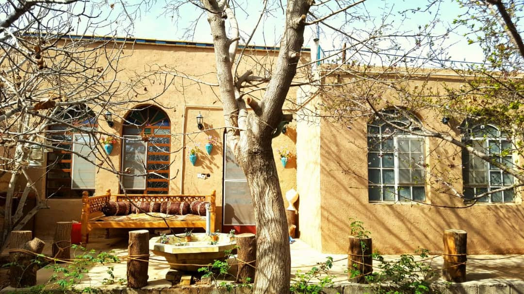 اقامتگاه بوم گردی سرای مهرگرد مهریز