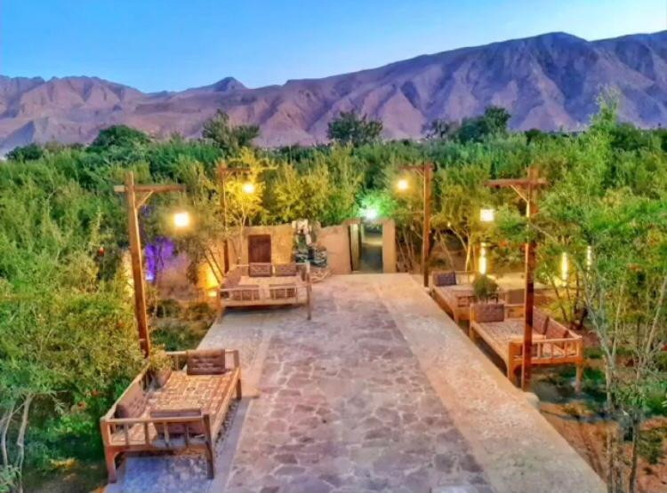 اقامتگاه بوم گردی ناربن تفت