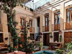 اقامتگاه بوم گردی آنا شیراز اقامتگاه بوم گردی آنا شیراز