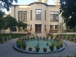 بوم گردی خانه باغ ایرانی شیراز
