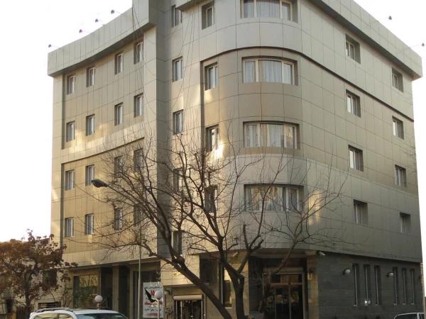 نمای بیرونی هتل مهرگان تهران نمای بیرونی هتل مهرگان تهران