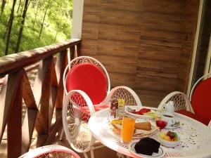 بالکن هتل تنکا پارسه تنکابن بالکن هتل تنکا پارسه تنکابن